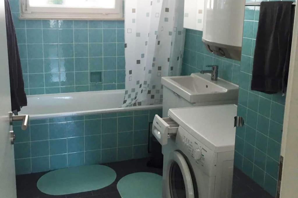 22B Grosse Wohnung Mit Balkon, Smarttv Und Wlan Korb Buitenkant foto